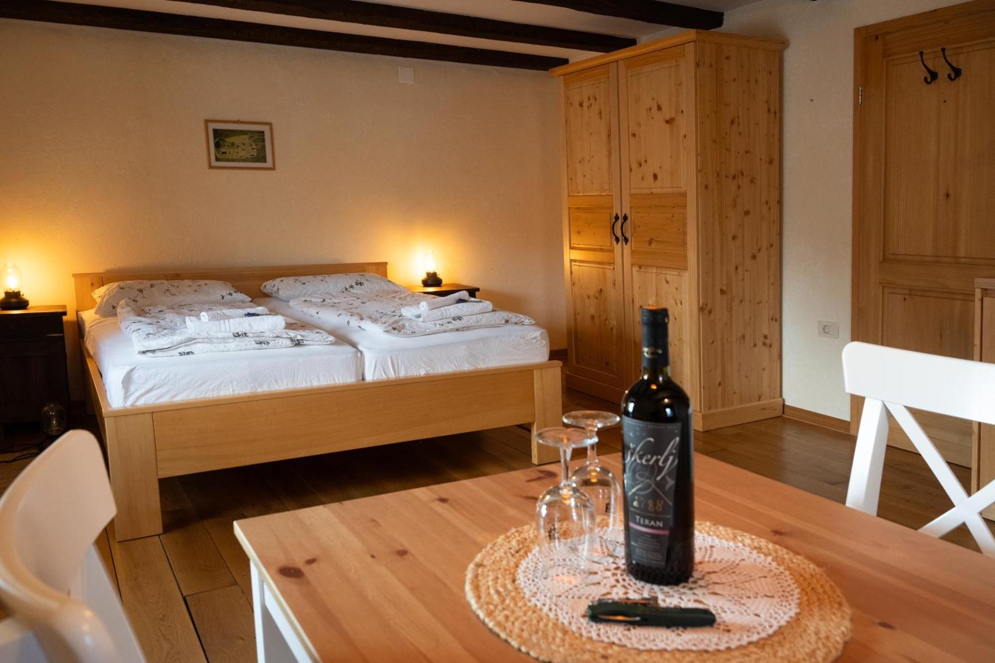 Skerlj Wine Estate Guest House Tomaj Bagian luar foto